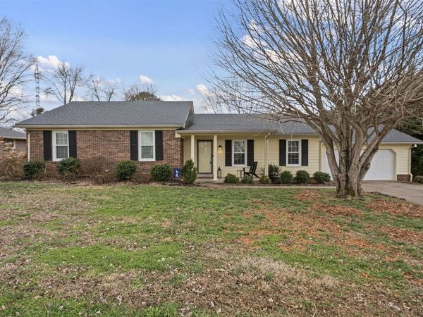 2611 Thompson Drive, Bowling Green, KY 42104