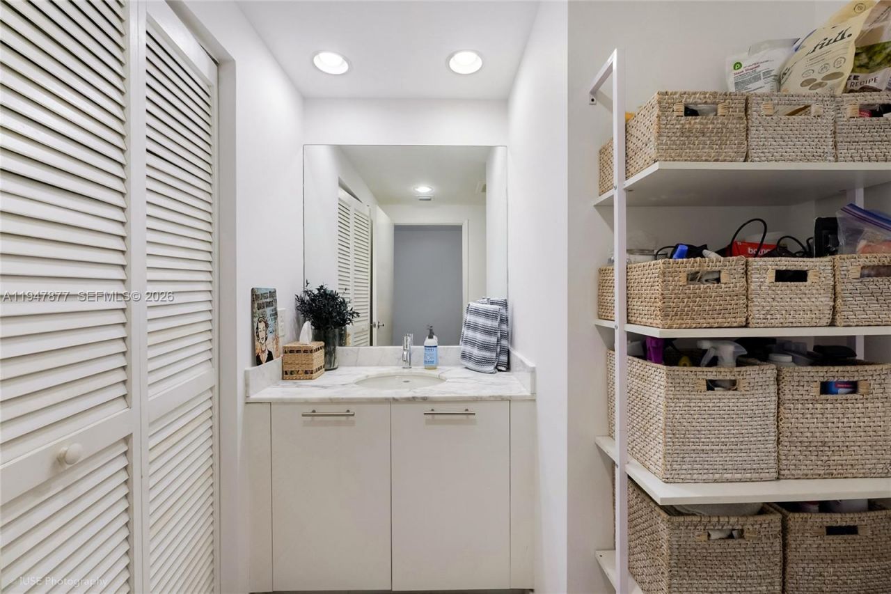 951 Brickell Ave, Unit 1110, Miami, FL 33131 Photo