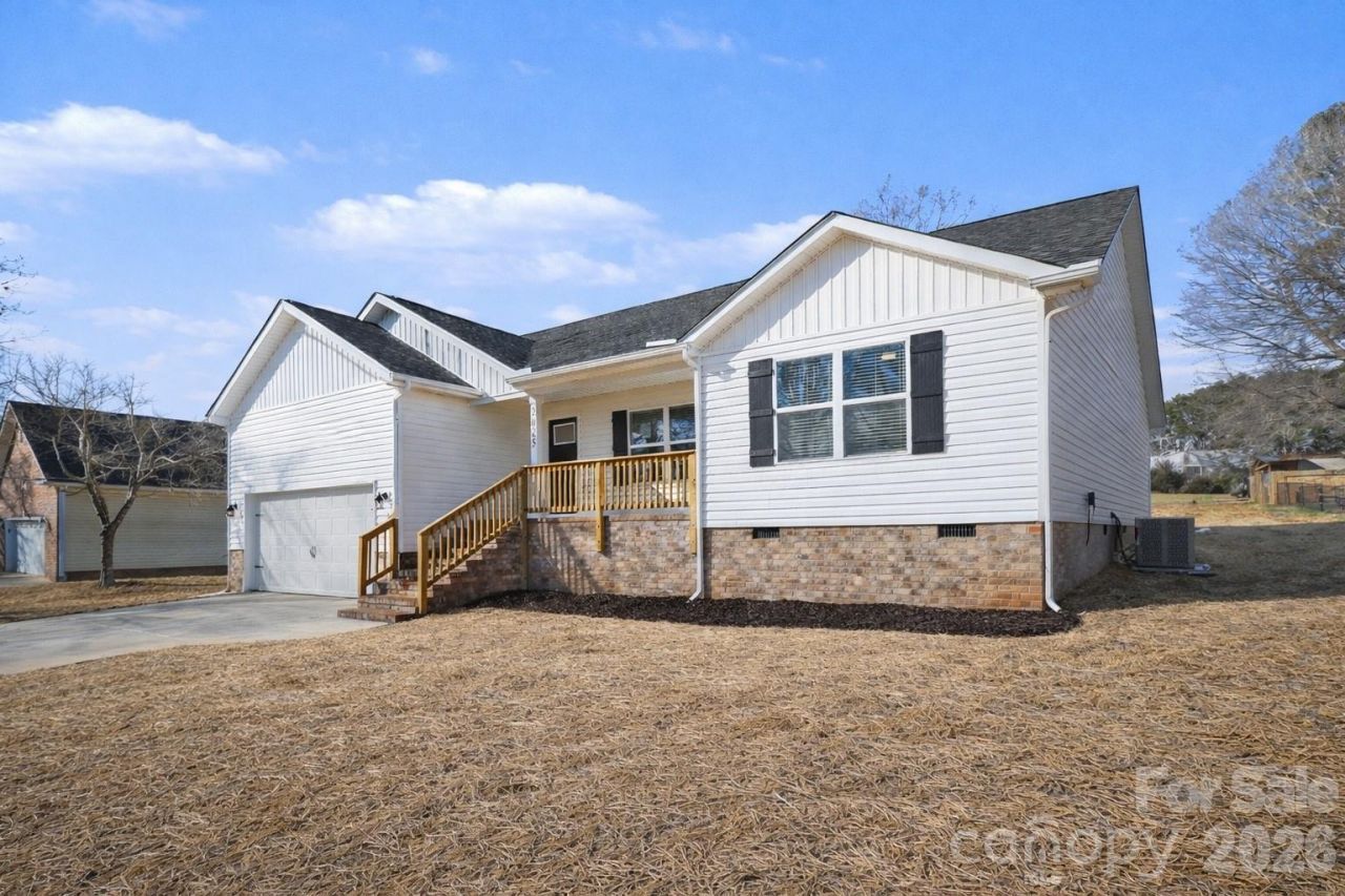 2025 Picnic Drive, Newton, NC 28658 Main Photo
