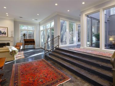 7 Glenchester Court, Dallas, TX 75225