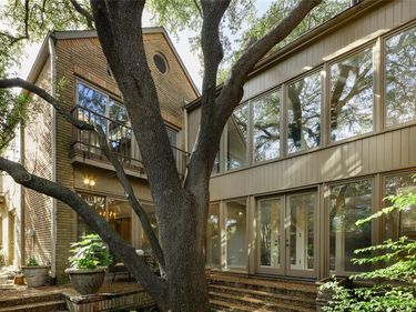 7 Glenchester Court, Dallas, TX 75225