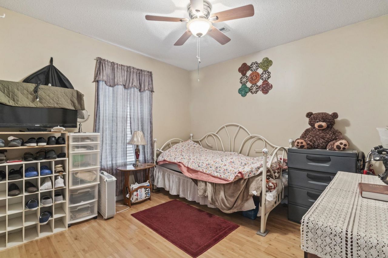 106 Fonza St. Photo 14