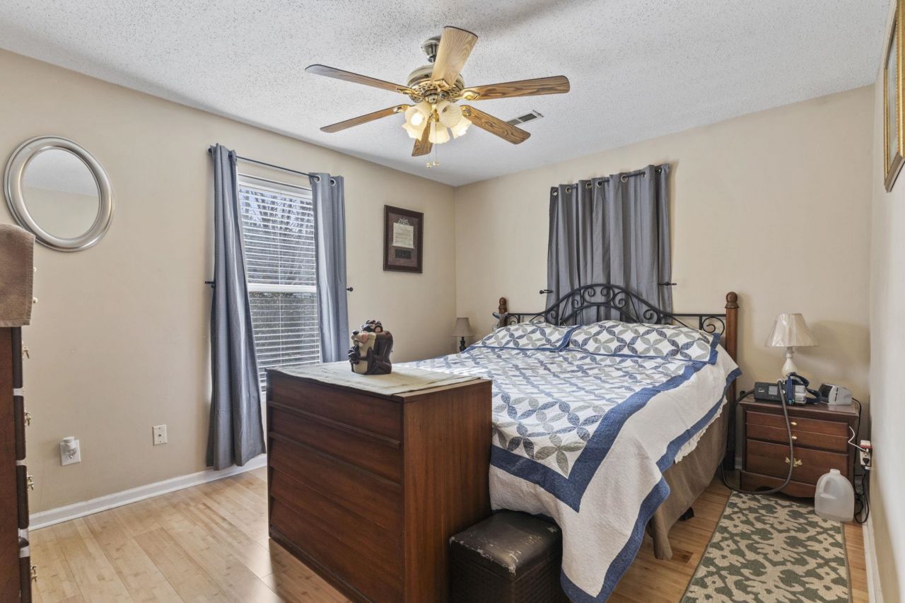 106 Fonza St. Photo 17