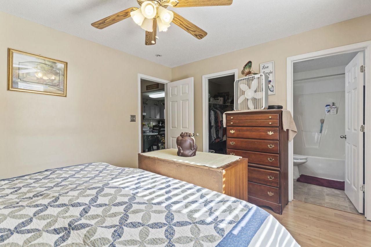 106 Fonza St. Photo 18