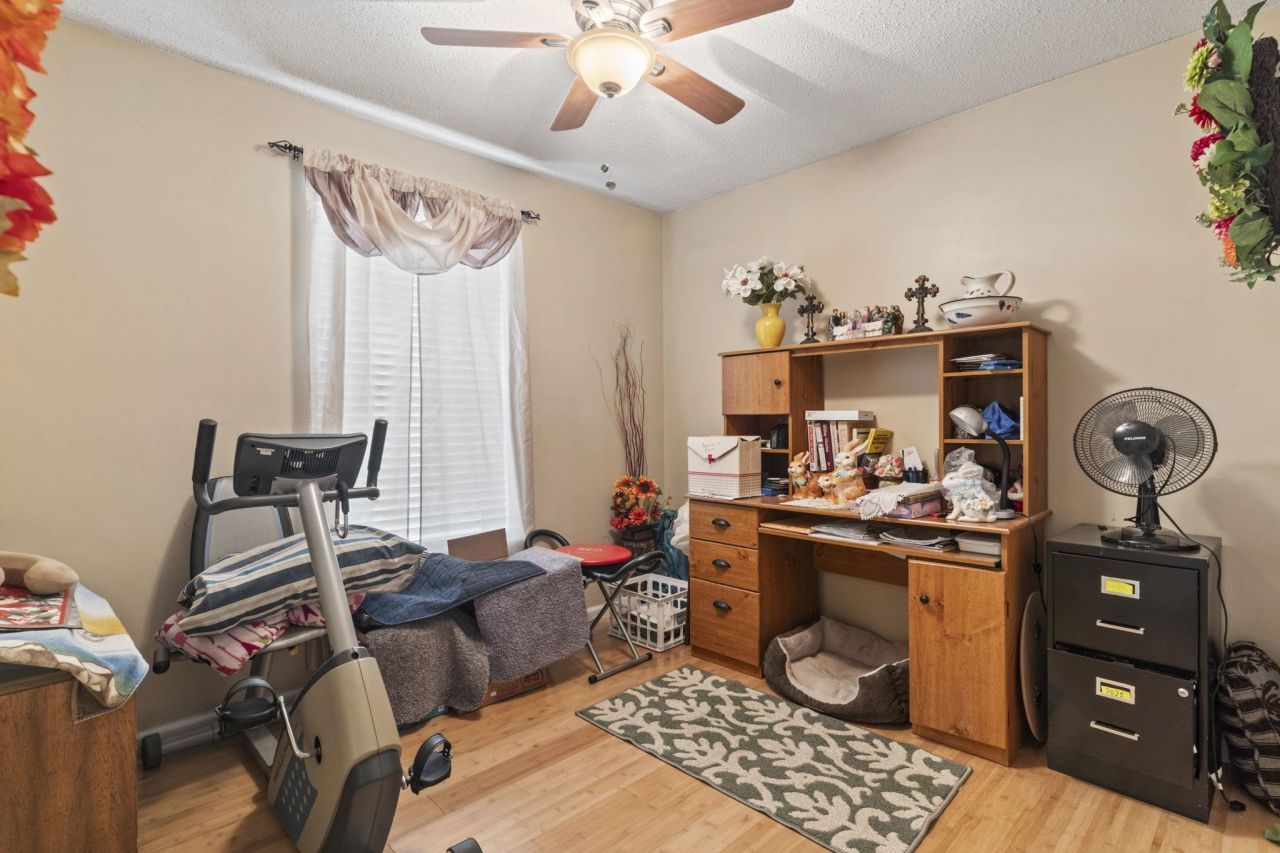 106 Fonza St. Photo 6