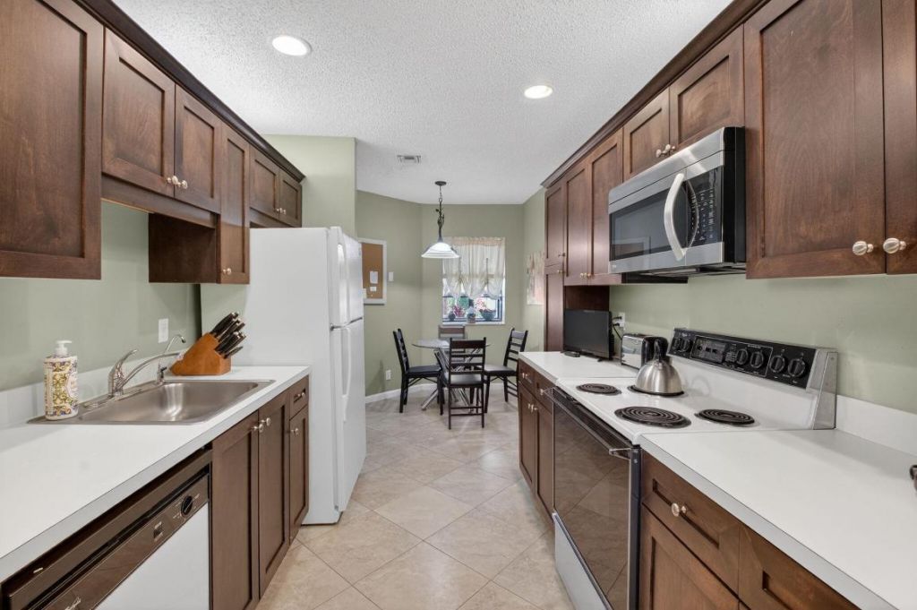 5374 Venetia Court, Unit B, Boynton Beach, FL 33437 Photo