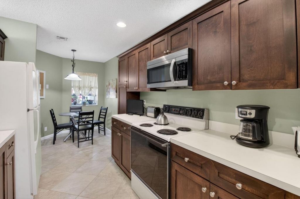 5374 Venetia Court, Unit B, Boynton Beach, FL 33437 Photo