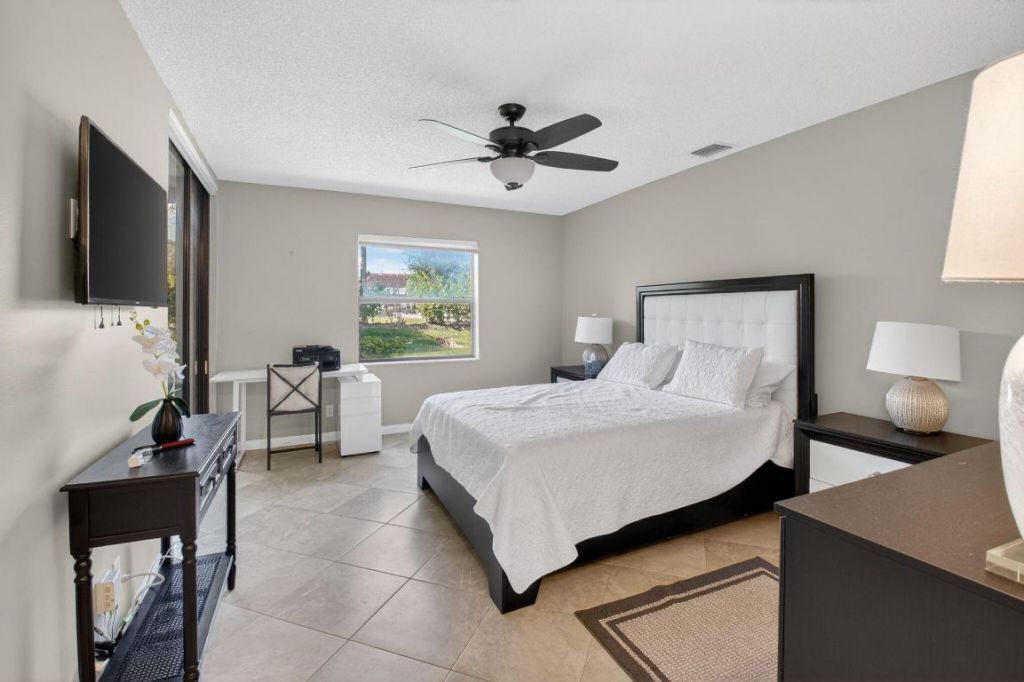 5374 Venetia Court, Unit B, Boynton Beach, FL 33437 Photo