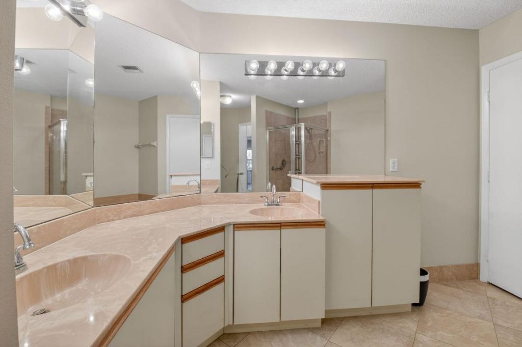 5374 Venetia Court, Unit B, Boynton Beach, FL 33437 Photo