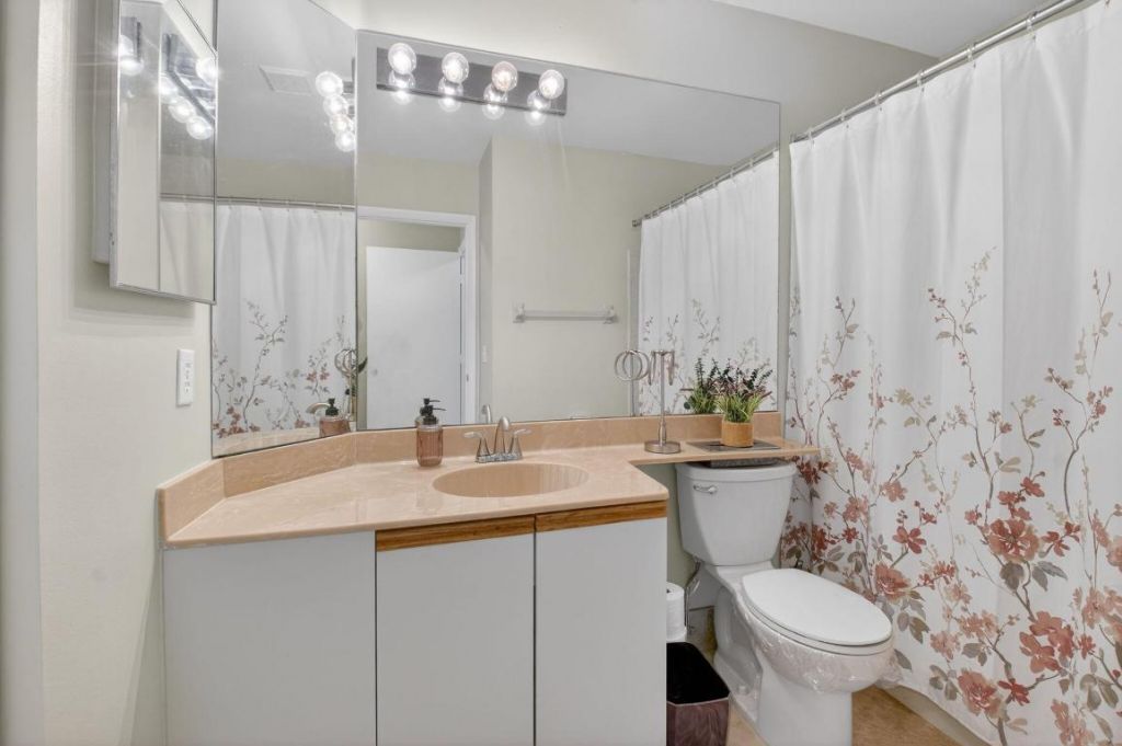 5374 Venetia Court, Unit B, Boynton Beach, FL 33437 Photo