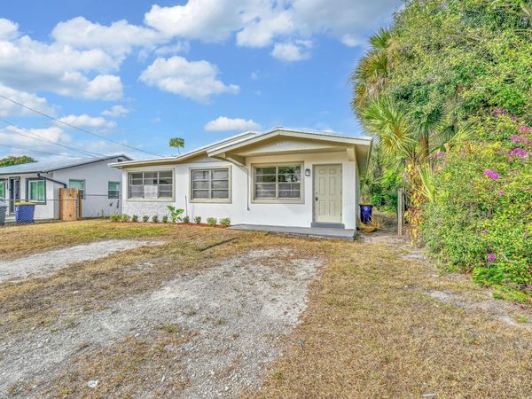 8487 SE Begonia Way, Hobe Sound, FL 33455