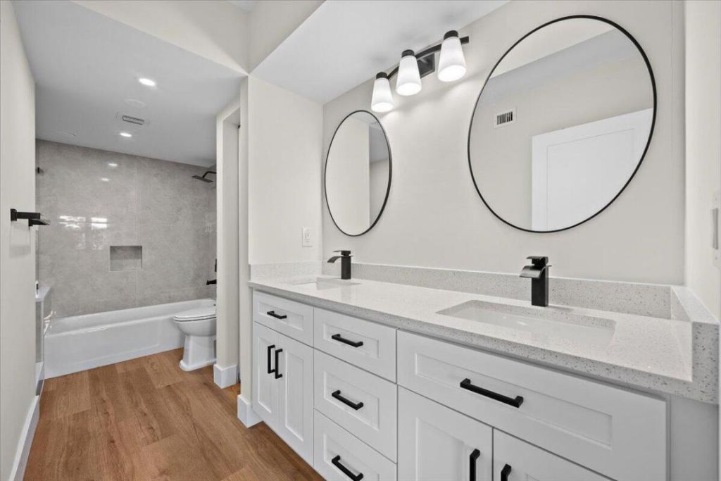 144 Bay Colony Drive N, Unit Penthouse, Juno Beach, FL 33408 Photo