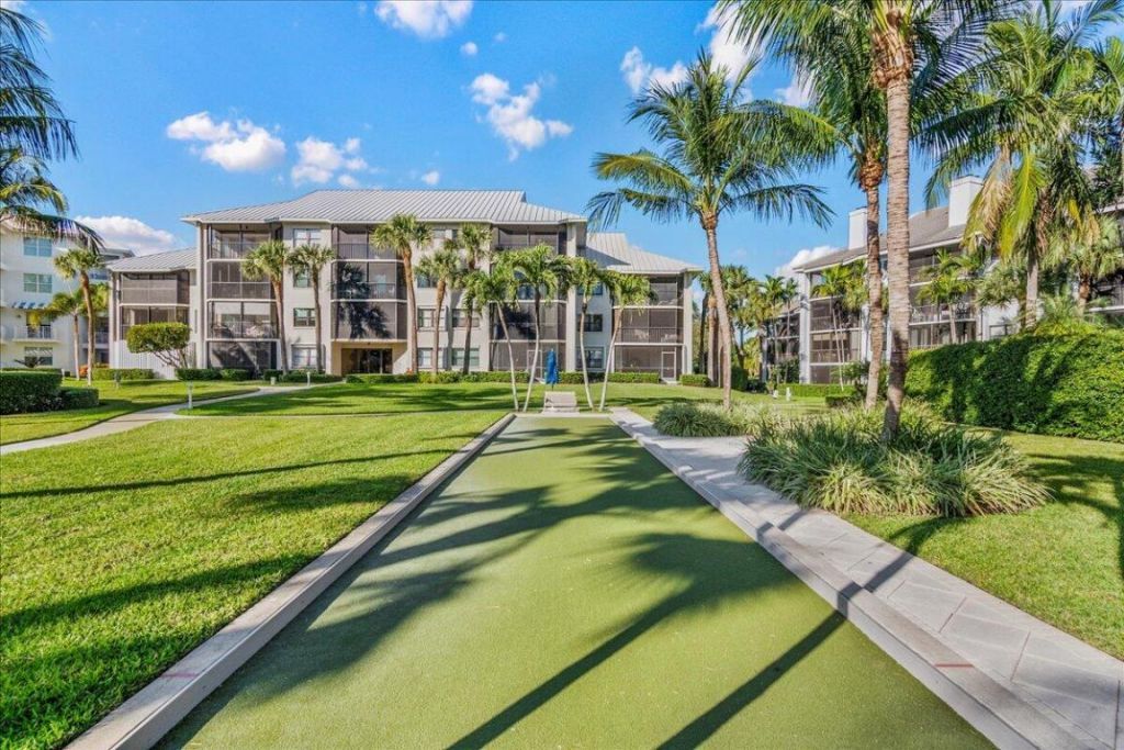 144 Bay Colony Drive N, Unit Penthouse, Juno Beach, FL 33408 Photo