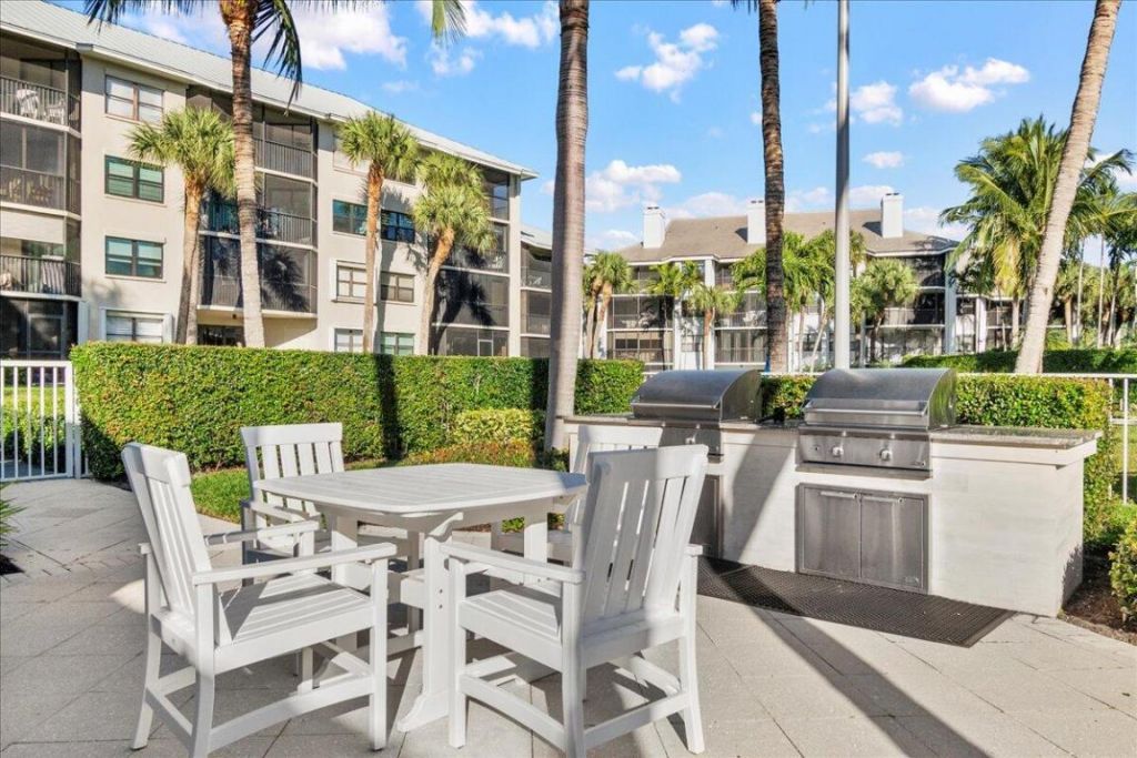 144 Bay Colony Drive N, Unit Penthouse, Juno Beach, FL 33408 Photo