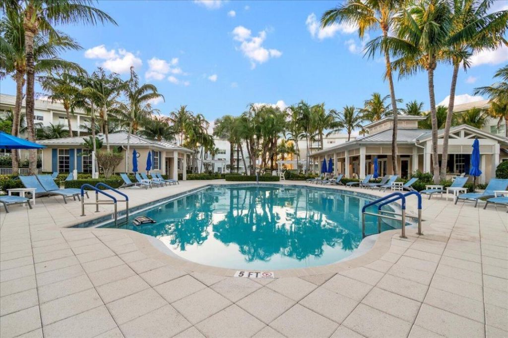 144 Bay Colony Drive N, Unit Penthouse, Juno Beach, FL 33408 Photo