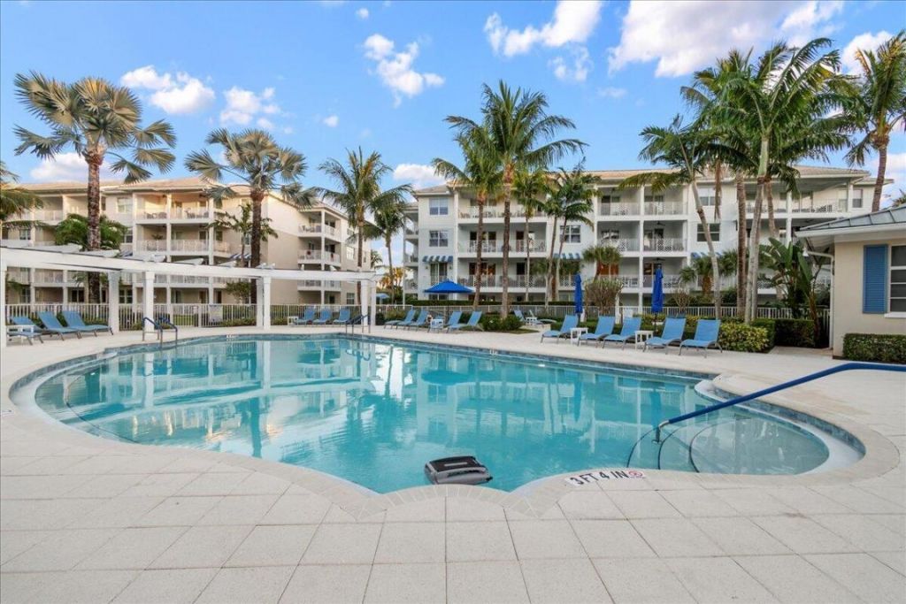 144 Bay Colony Drive N, Unit Penthouse, Juno Beach, FL 33408 Photo