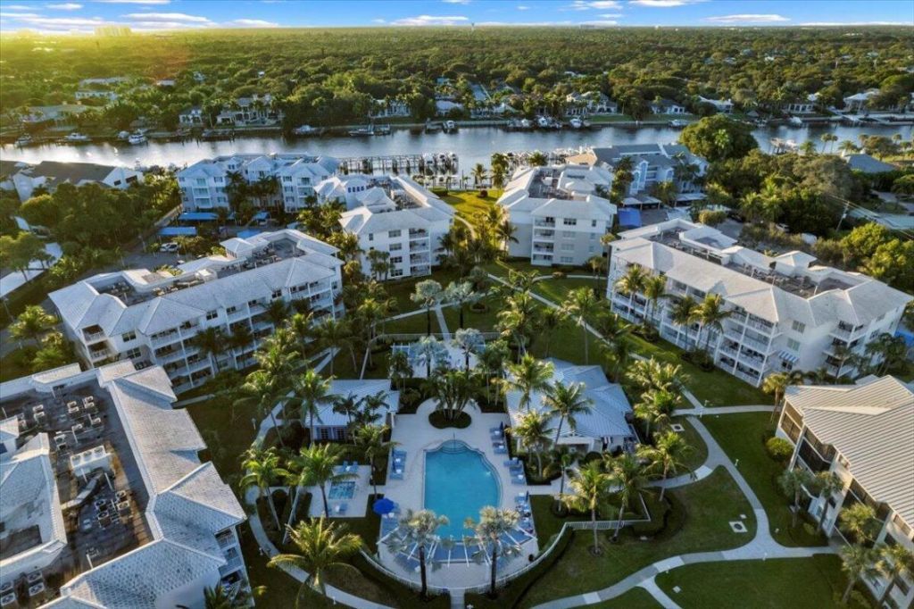 144 Bay Colony Drive N, Unit Penthouse, Juno Beach, FL 33408 Photo