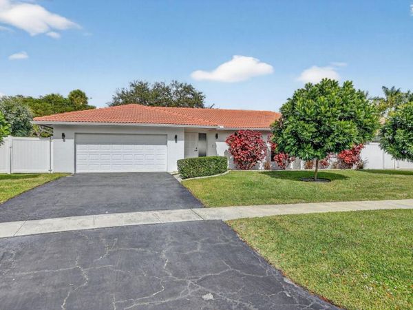 20833 Sonrisa Way, Boca Raton, FL 33433