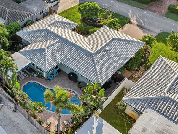 3676 NE 18th Avenue, Oakland Park, FL 33334