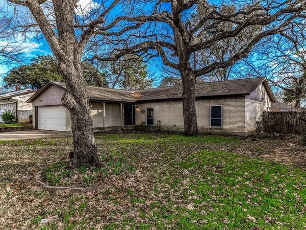 2108 Warwick Drive, Arlington, TX 76015