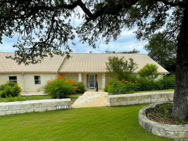 1221 SUNDOWN TRL, Fischer, TX 78623