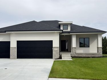 12383 Windsor Drive, Papillion, NE 68046