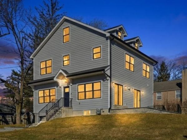 4 Hilltop Way, Essex Fells, NJ 07021