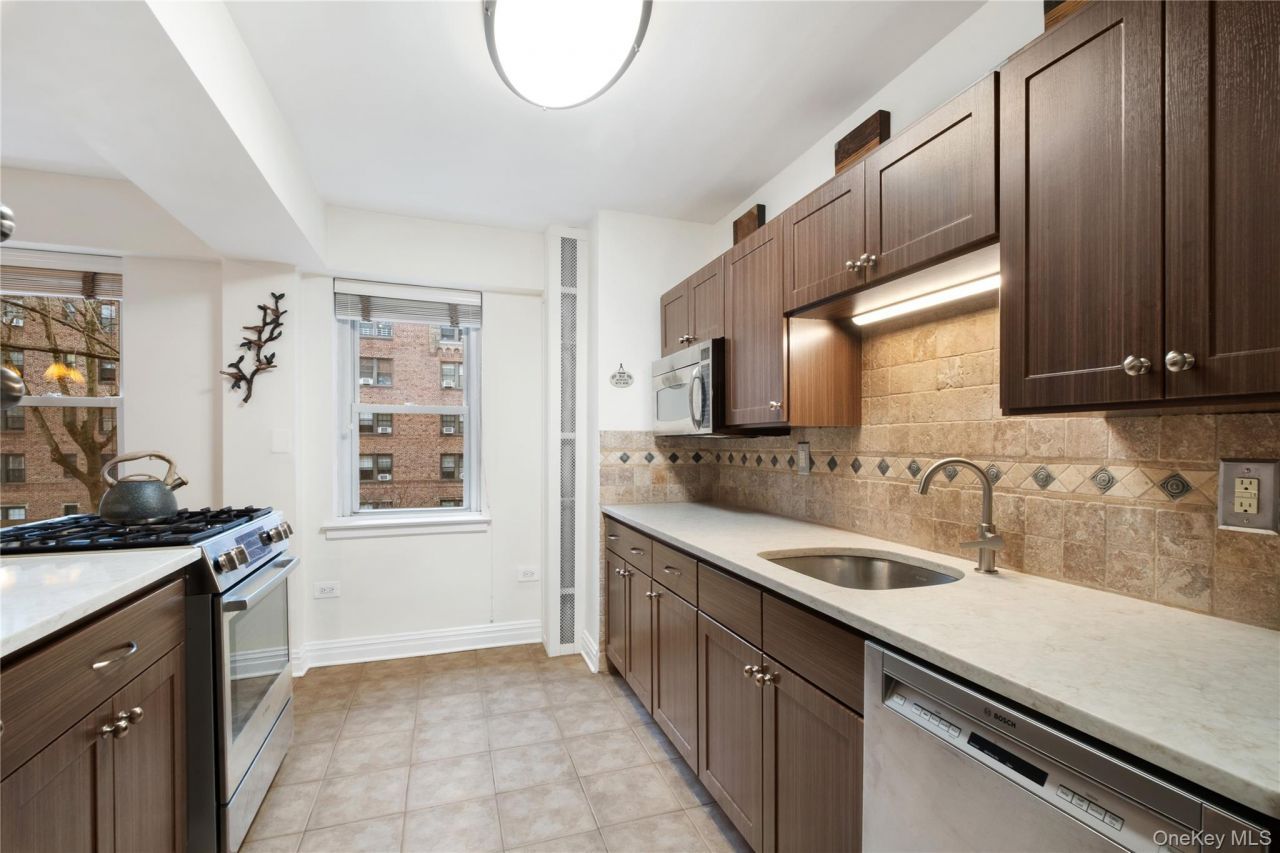 235 Garth Road, Unit E2A, Scarsdale, NY 10583 Main Photo