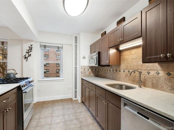 235 Garth Road, Unit E2A, Scarsdale, NY 10583