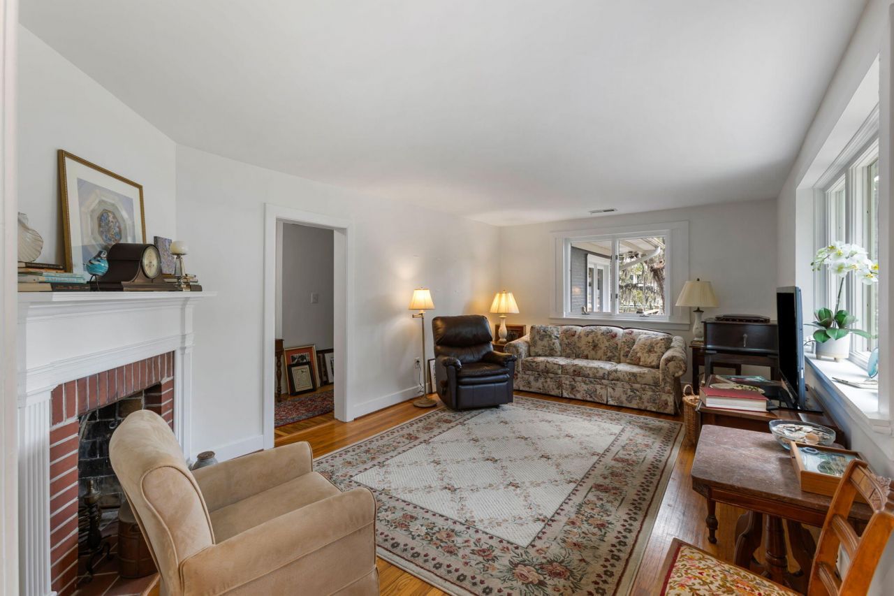 1363 S Edgewater Drive Photo 8