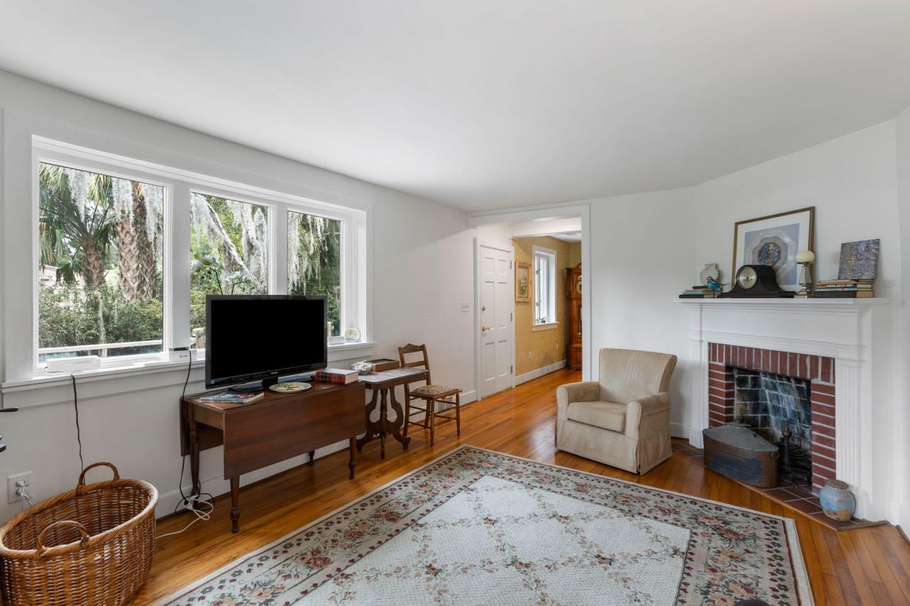 1363 S Edgewater Drive Photo 9