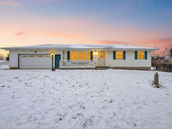 2934 Carlisle Highway, Charlotte, MI 48813