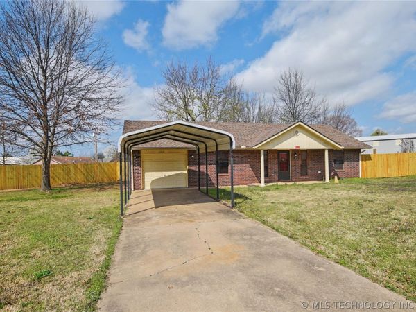 1208 SW 14th Court, Wagoner, OK 74467