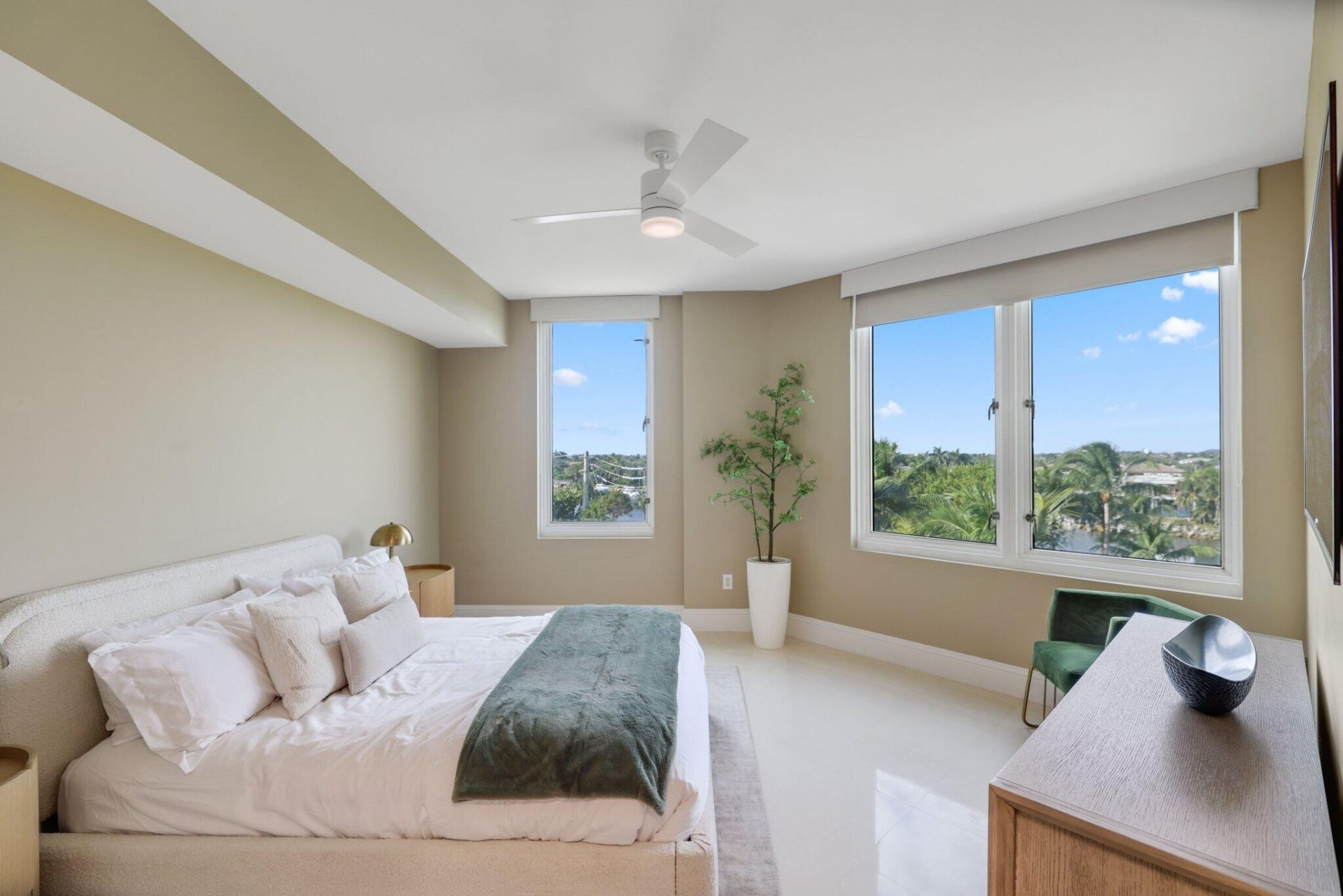 1063 Hillsboro Mile, Unit 404, Hillsboro Beach, FL 33062 Photo