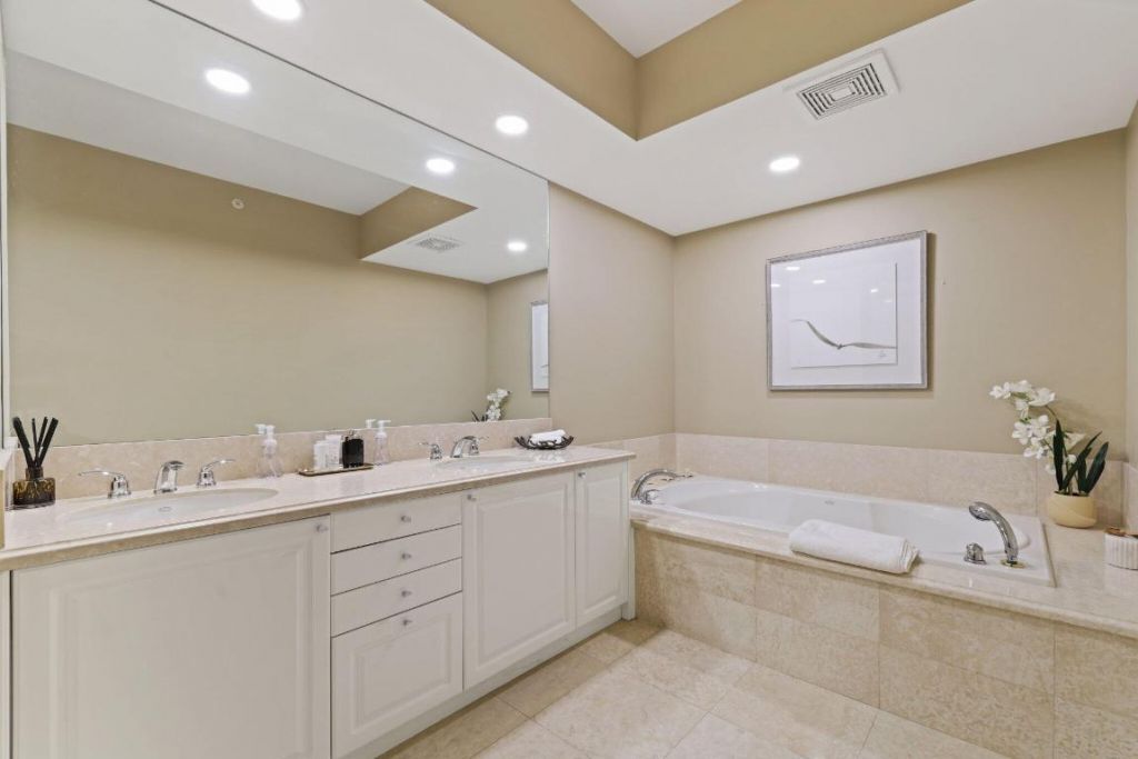 1063 Hillsboro Mile, Unit 404, Hillsboro Beach, FL 33062 Photo