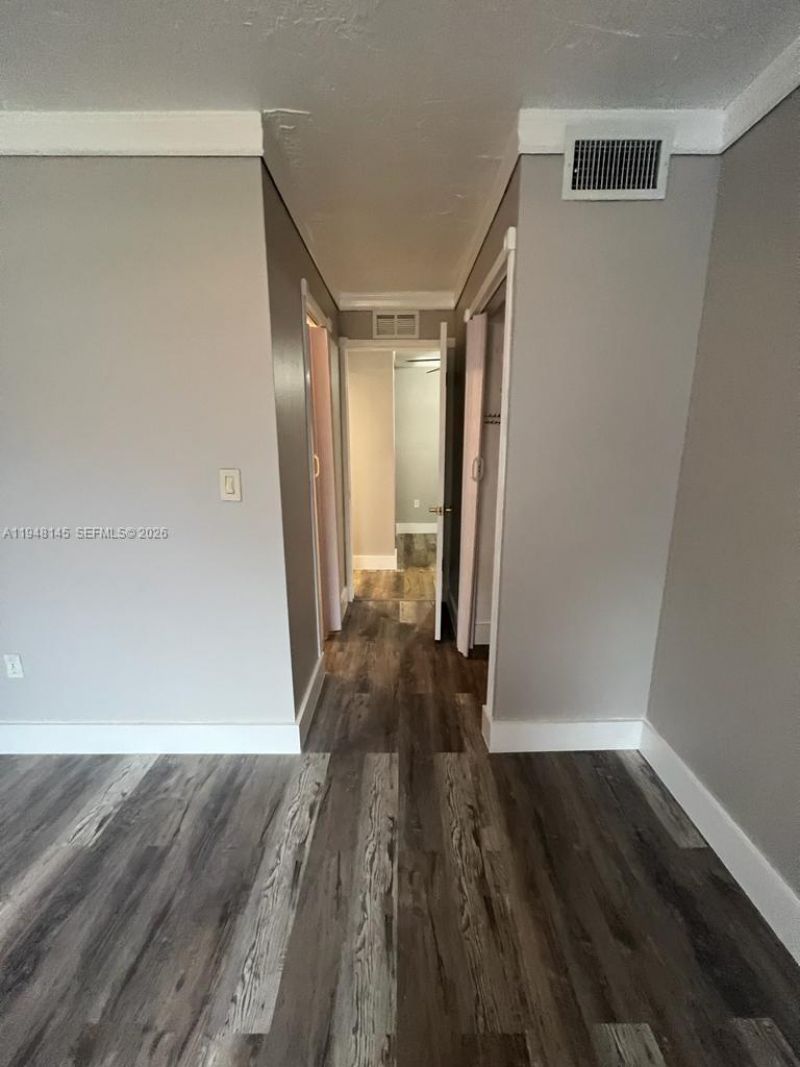 9440 Fontainebleau Blvd, Unit 213, Miami, FL 33172 Photo