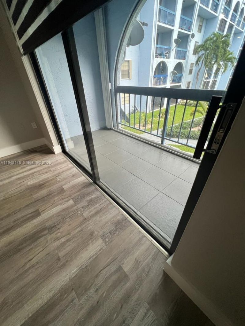 9440 Fontainebleau Blvd , Unit 213, Miami, FL 33172 Photo