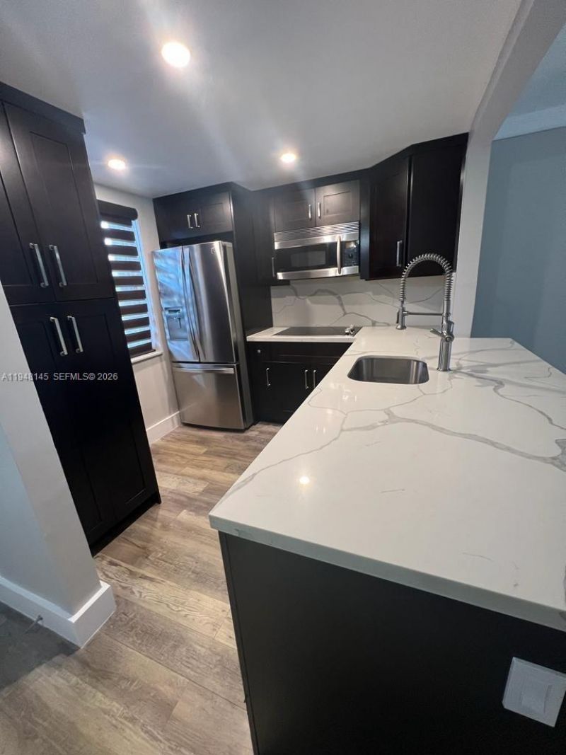 9440 Fontainebleau Blvd, Unit 213, Miami, FL 33172 Photo