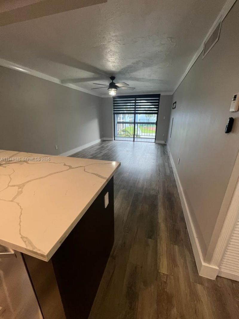 9440 Fontainebleau Blvd, Unit 213, Miami, FL 33172 Photo