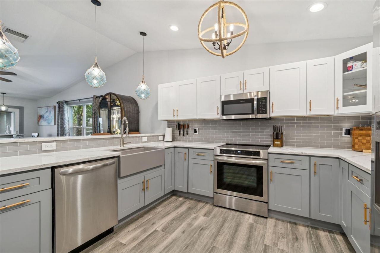 292 Sunlit Cove Drive Ne, Saint Petersburg, FL 33702 Photo