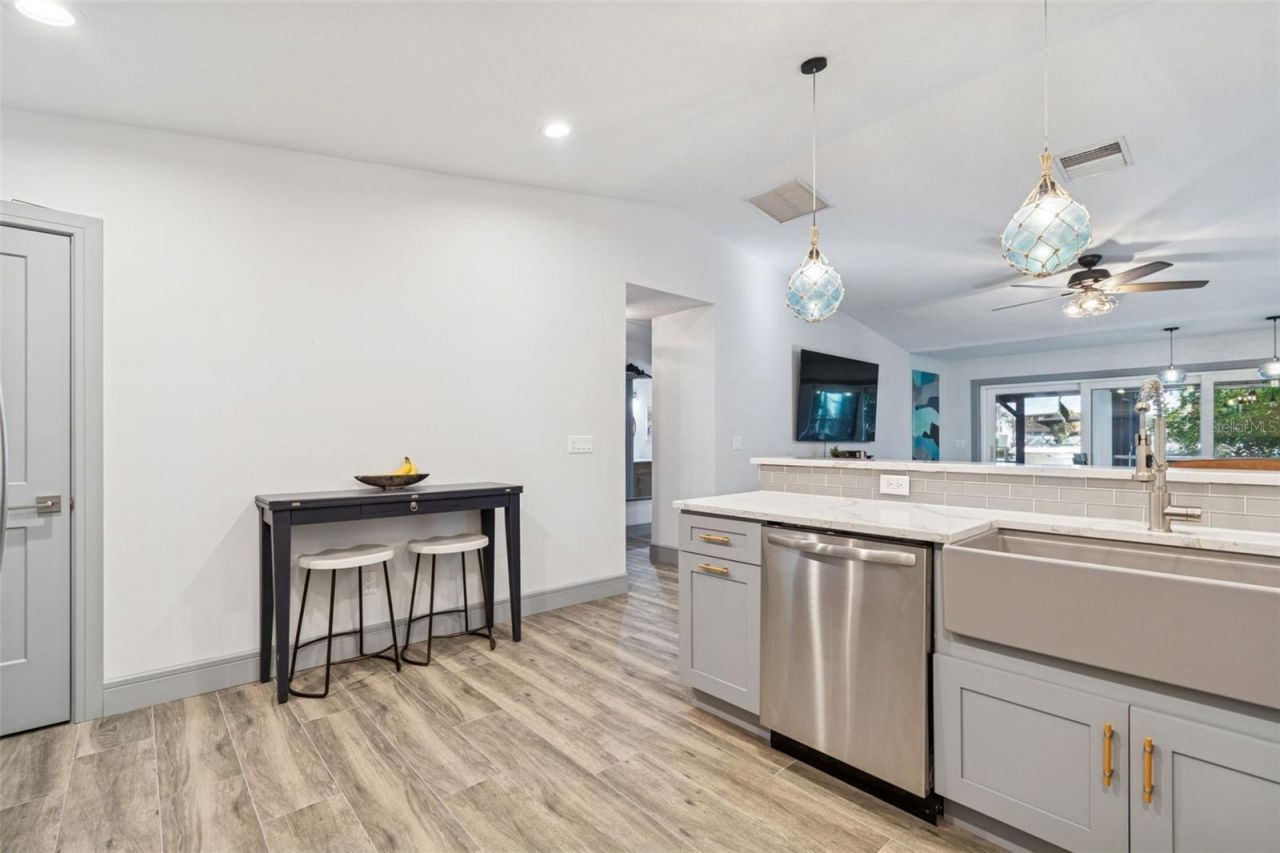 292 Sunlit Cove Drive Ne, Saint Petersburg, FL 33702 Photo