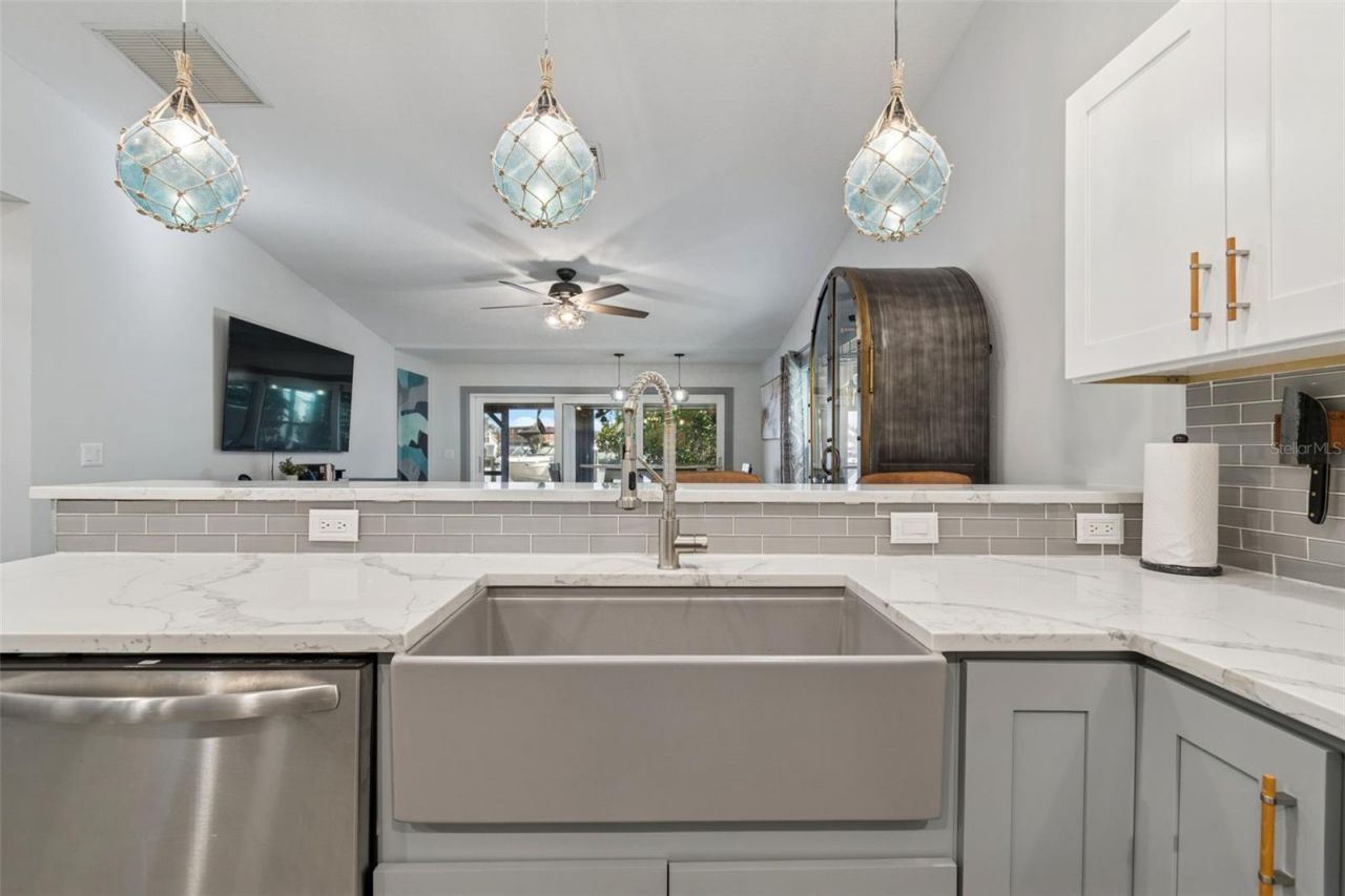 292 Sunlit Cove Drive Ne, Saint Petersburg, FL 33702 Photo