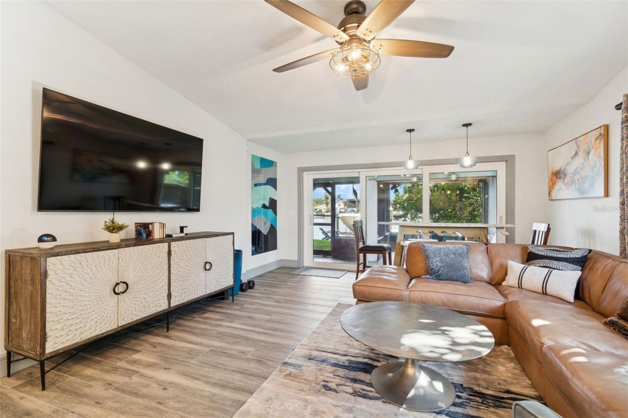 292 Sunlit Cove Drive Ne, Saint Petersburg, FL 33702 Photo