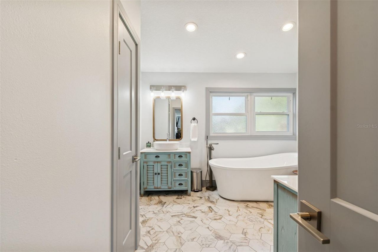 292 Sunlit Cove Drive Ne, Saint Petersburg, FL 33702 Photo