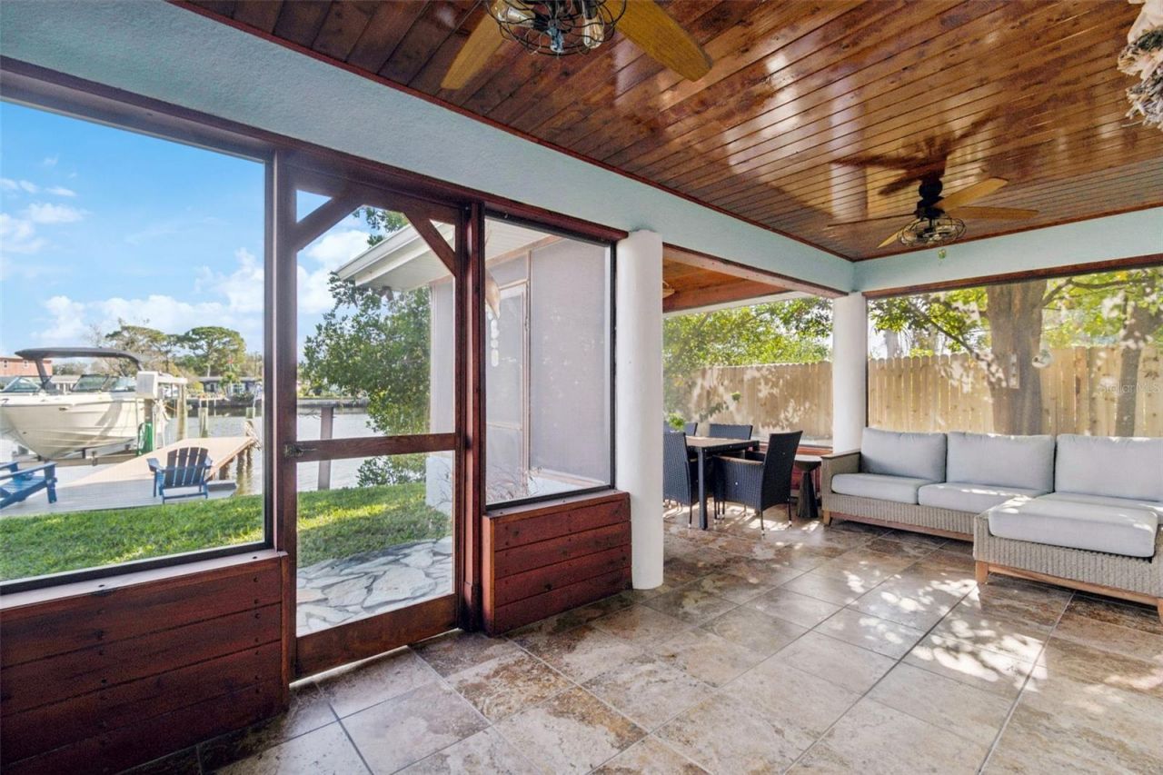 292 Sunlit Cove Drive Ne, Saint Petersburg, FL 33702 Photo