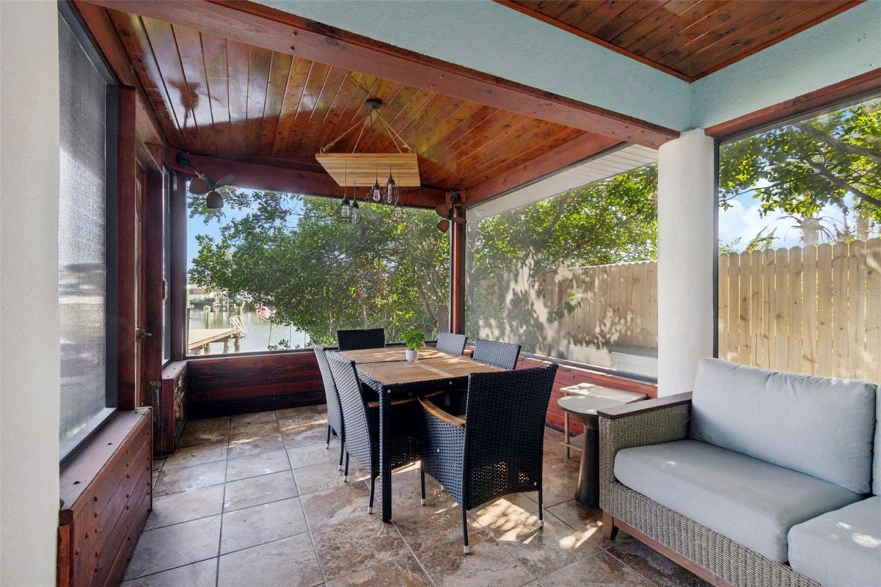 292 Sunlit Cove Drive Ne, Saint Petersburg, FL 33702 Photo