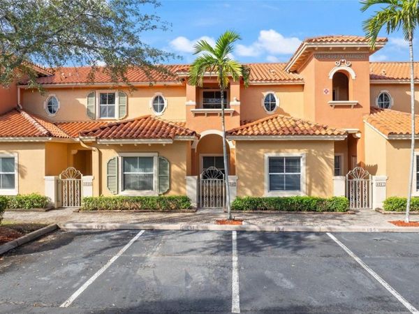 4943 N Harbor Isles Dr, Fort Lauderdale, FL 33312