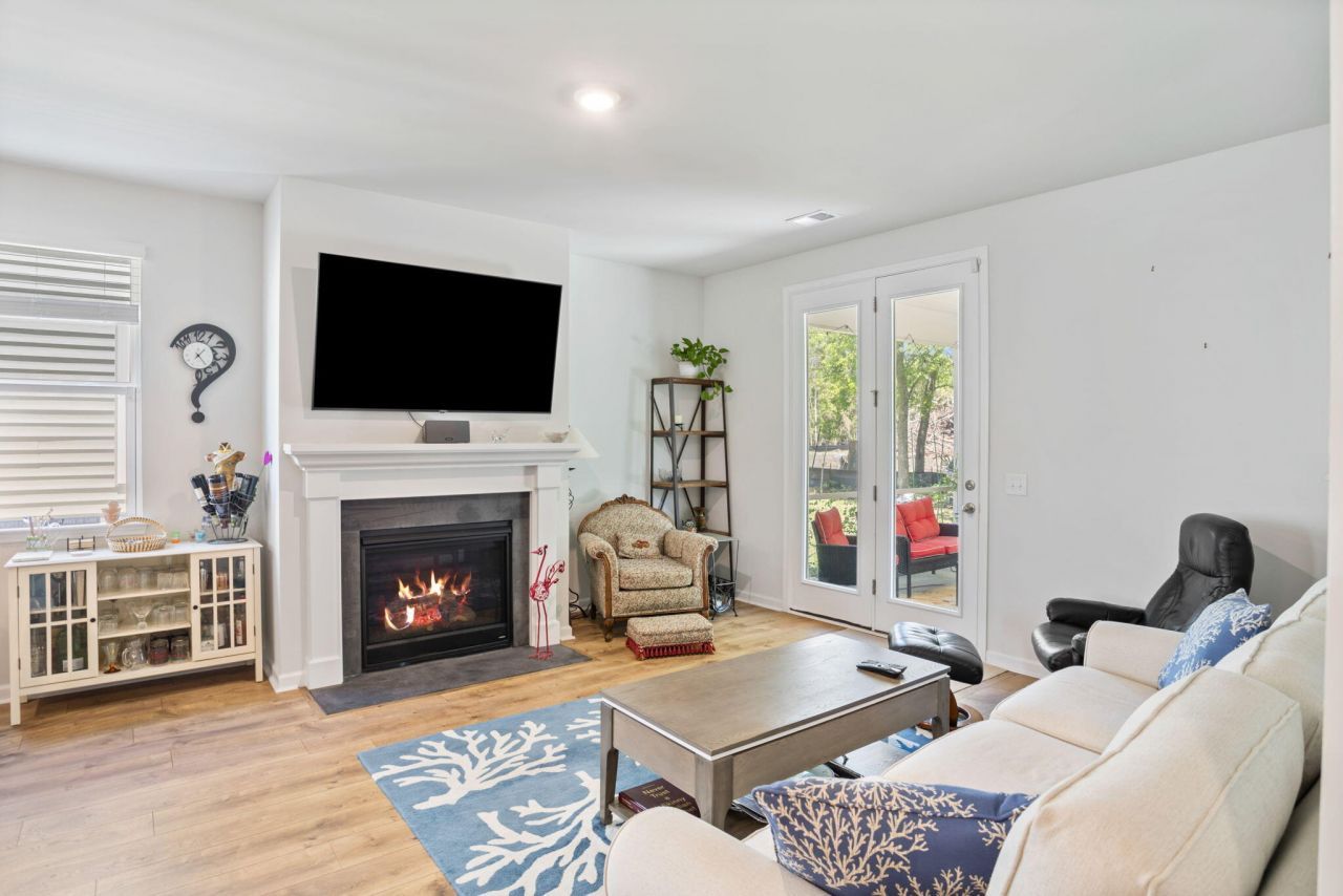 3830 Sawmill Court Photo 11