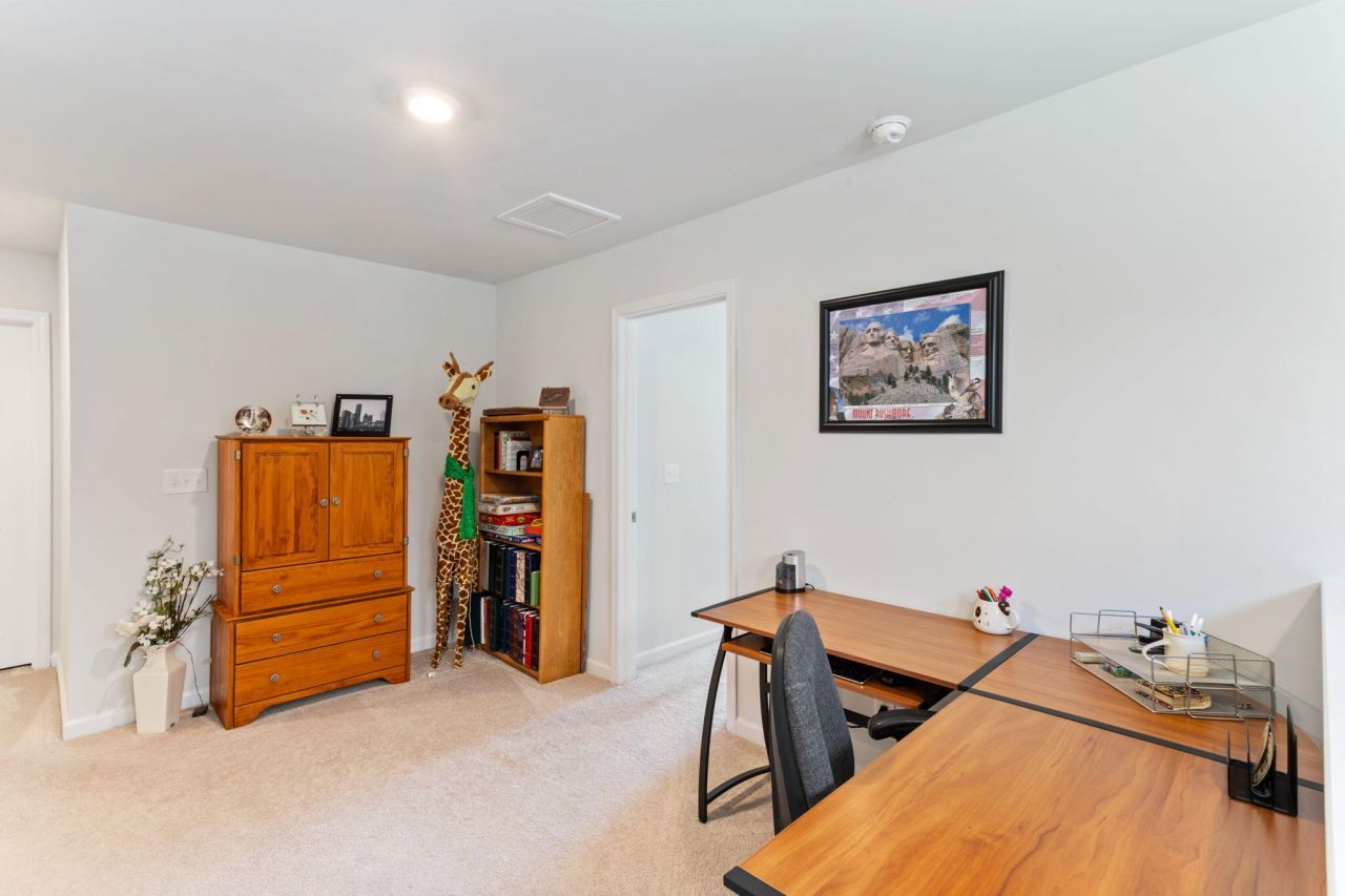 3830 Sawmill Court Photo 16