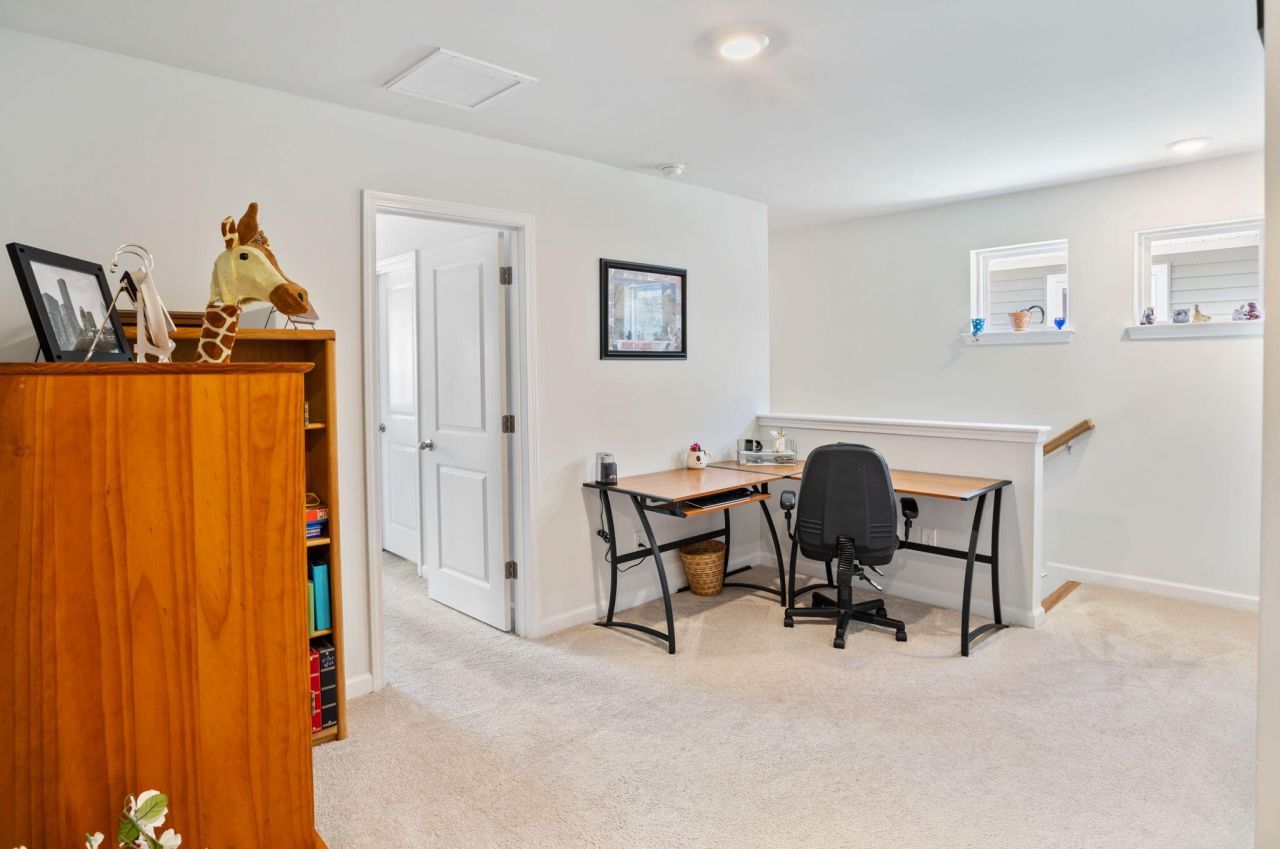 3830 Sawmill Court Photo 17